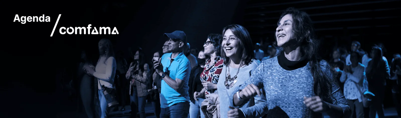 Audience at a Comfama cultural event under the Agenda Comfama banner